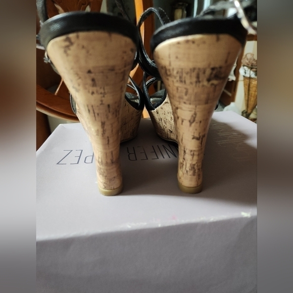 J Lo black platform - Picture 4 of 8